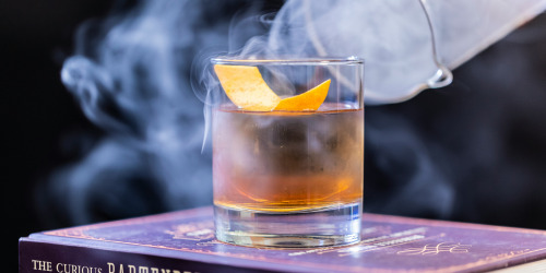 Come è fatto il gin? Tutti i segreti della pozione ribelle